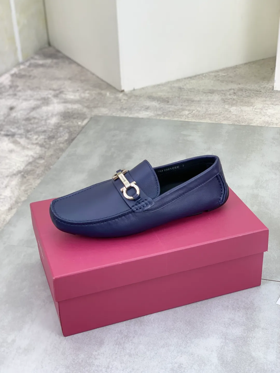 Men's shoes 💰P542 New model, high quality [Ferragamo/Ferragamo] Latest lazy slip-on shoes Original imported calfskin, imported cowhide lining + original luxury metal buckle + original combination outsole Comparison without pressure Code number: 38-45